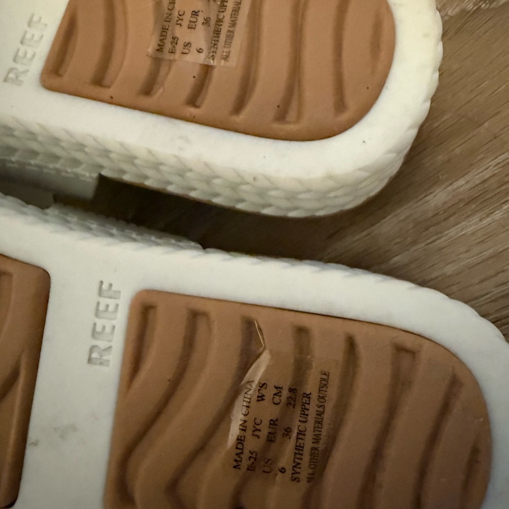New white reef sandals - Picture 4 of 4